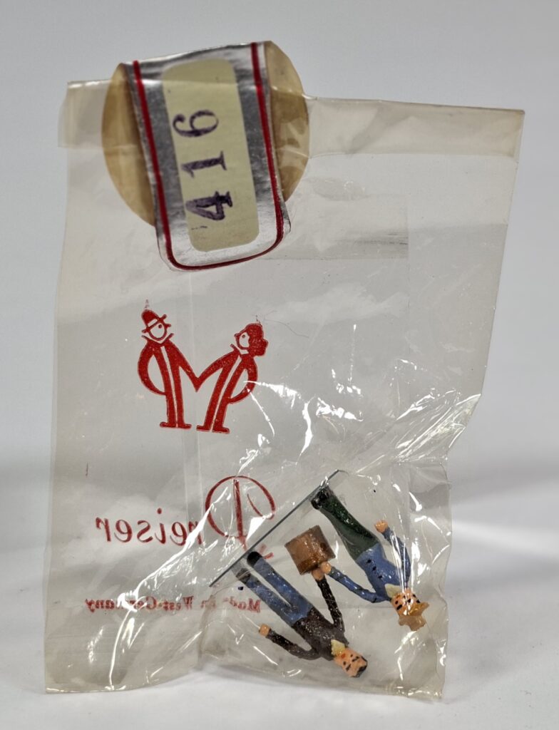 Preiser Holzfiguren #416 Arbeiter Eimer tragend in original Cellontüte um 1952