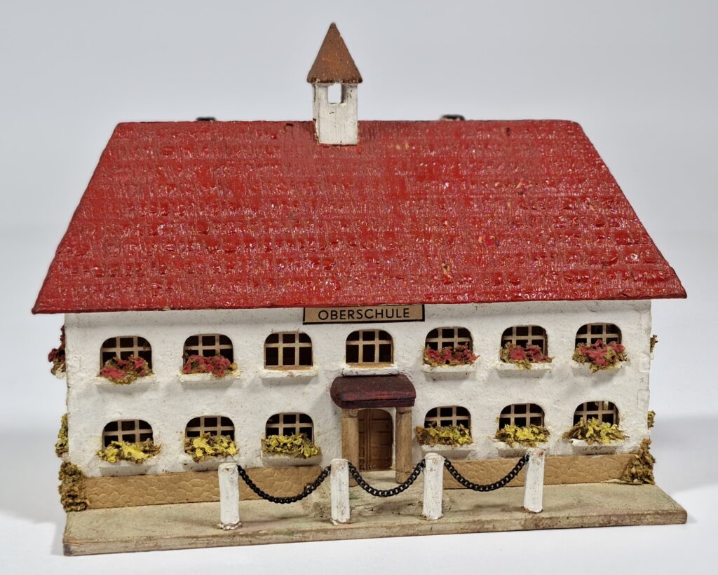 Rudolf Spitaler (RS) Holzhaus Oberschule #82 um 1951