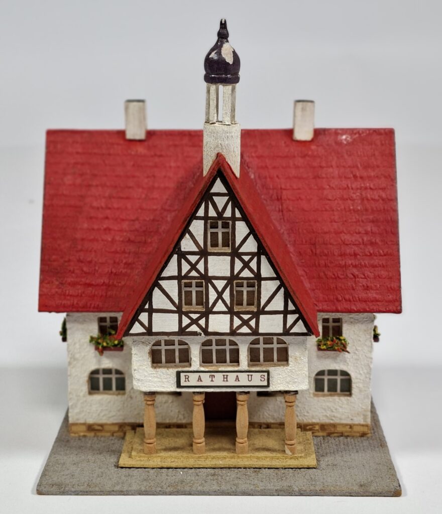 Rudolf Spitaler (RS) Holzhaus Rathaus #6458 um 1955