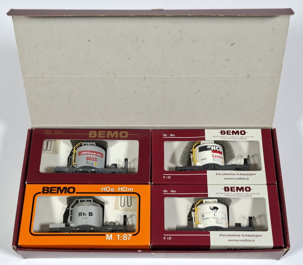 Bemo H0m 12mm gauge 4-pack 'Mohrenköpfe' cement silo wagons, Rhaetian Railway, in OB