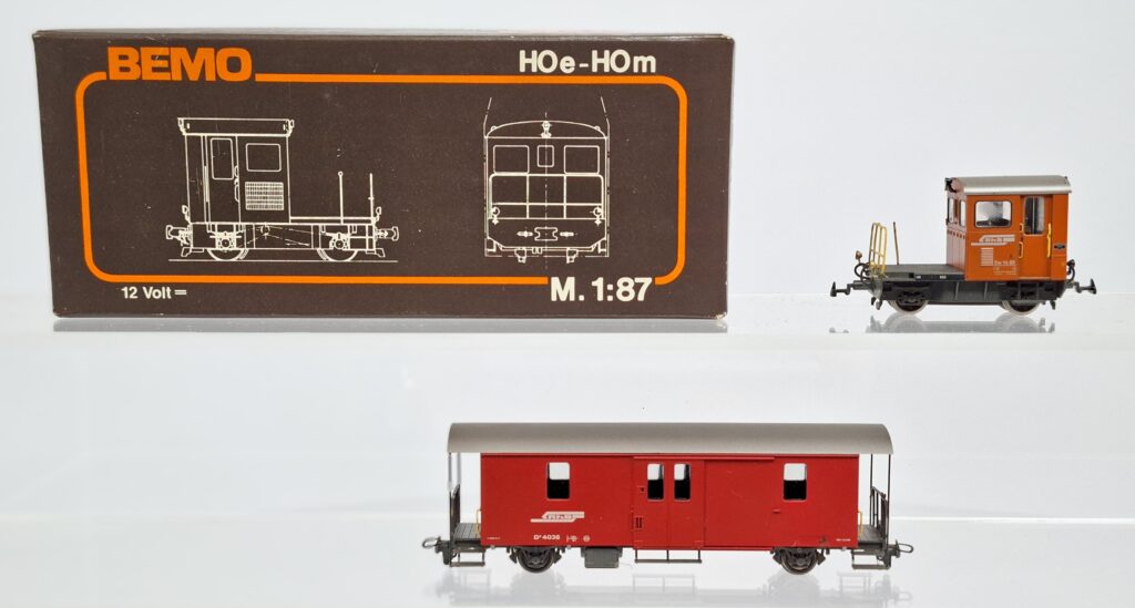 Bemo Spur H0m 12mm Konvolut Schienentraktor Tm 2/2 im OKT und Packwagen rot Rhätische Bahn