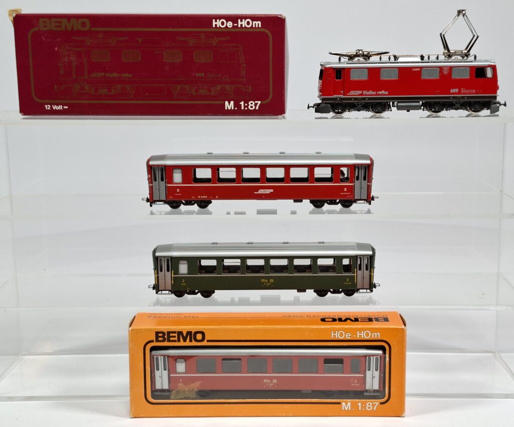 Bemo Spur H0m 12mm Elektrolok Ge 4/4 II rot im OKT und diversen Personenwagen kurz Rhätische Bahn