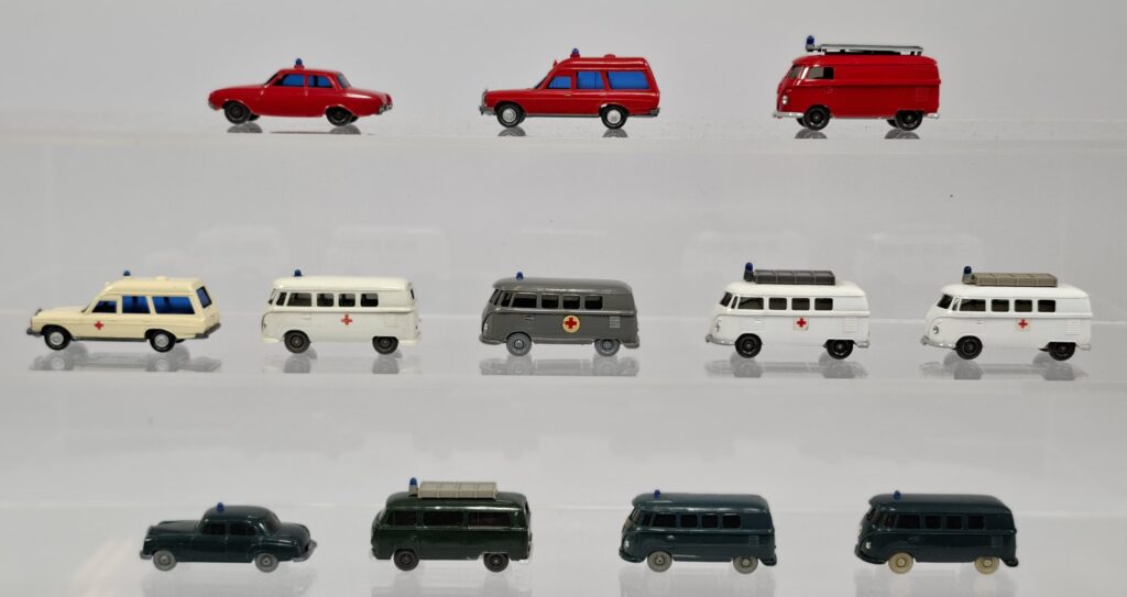 Wiking verglaste Modellautos Konvolut Rotes Kreuz - Feuerwehr - Polizei '60er Jahre