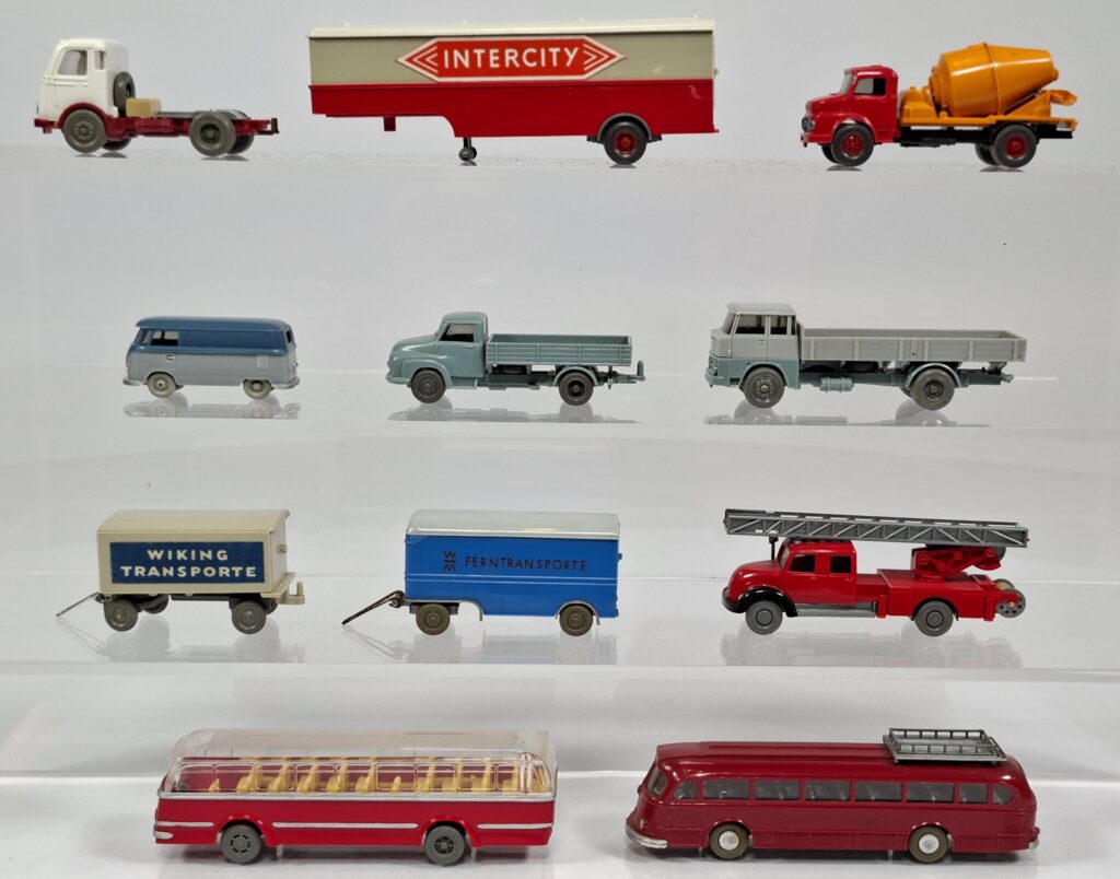 Wiking glazed lorry and trailer lot with Pullman Intercity bus, 1960s
