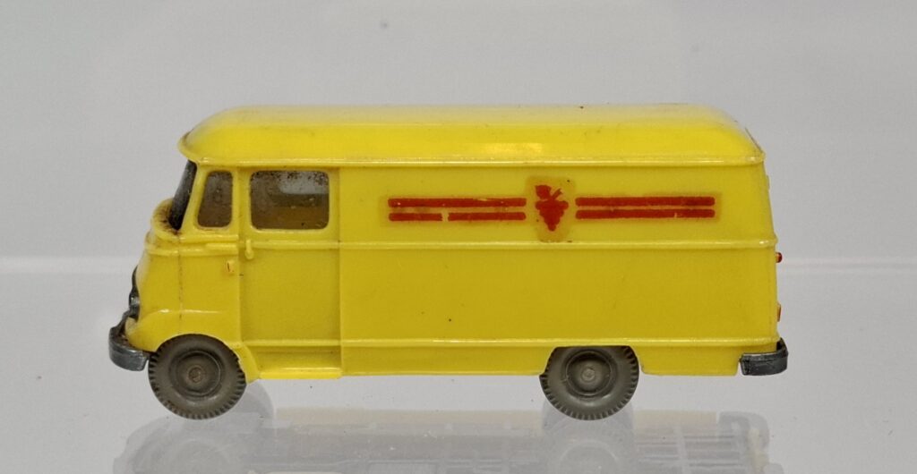 Wiking verglaste Modellautos Mercedes L 319 "Weinsymbol" rot '60er Jahre