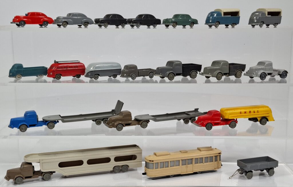 Wiking unverglaste Modellautos grosses Konvolut PKW Kleinbusse LKW VW OpelMitte '50er Jahre