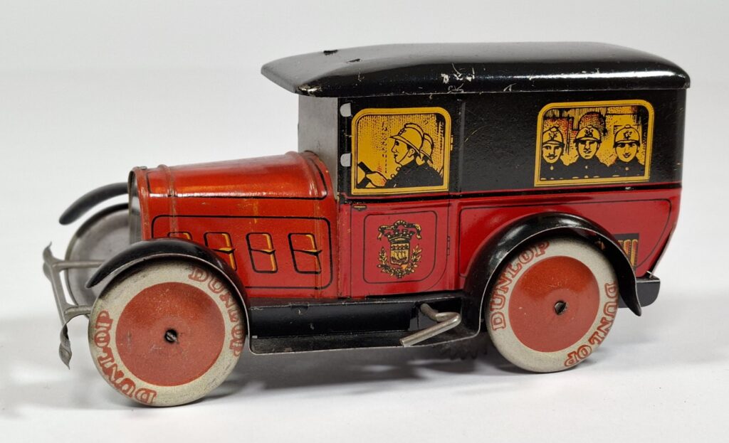 De Andreis France tinplate clockwork Peugeot 201 fire engine, 16.5 cm, 1930s