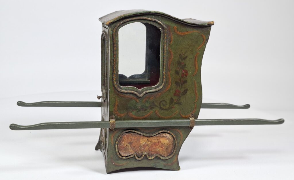 French Venetian-style wooden sedan chair with regal character, carrying poles 45-50 cm, 19th century