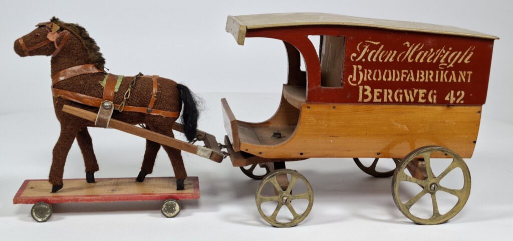 Holländischer Bäckerwagen "Den Hartigh" Holz ca. 50 Länge mit Deichsel und Pferdegespann um 1920