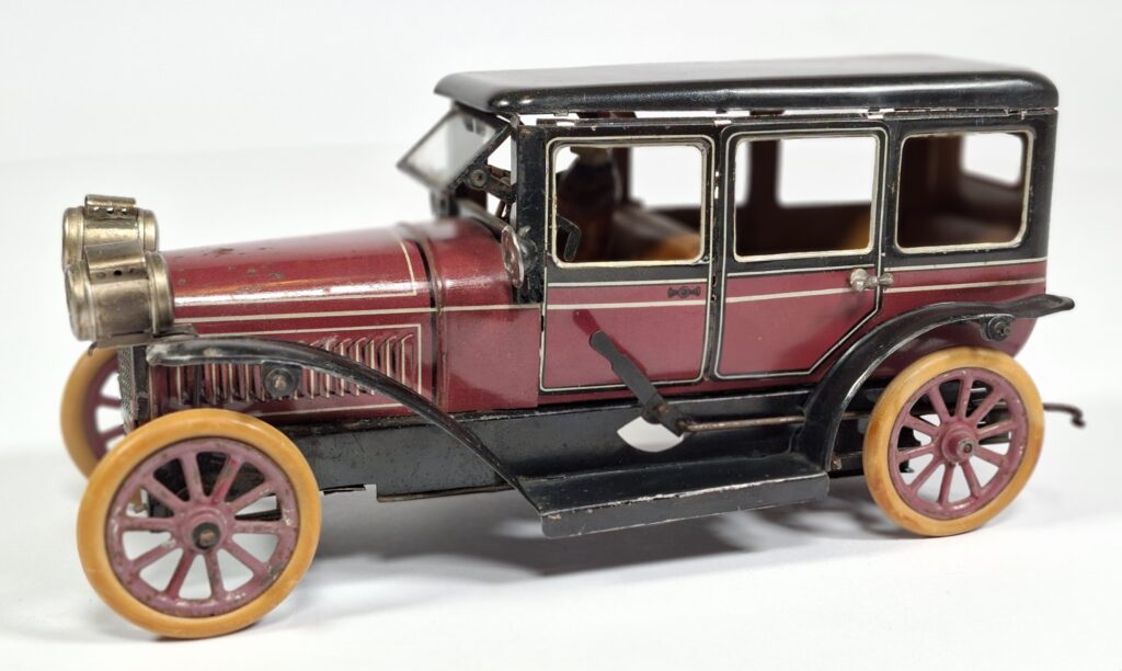 Arnold antique tinplate saloon car with rubber tyres, approx. 25-30 cm, 1920s