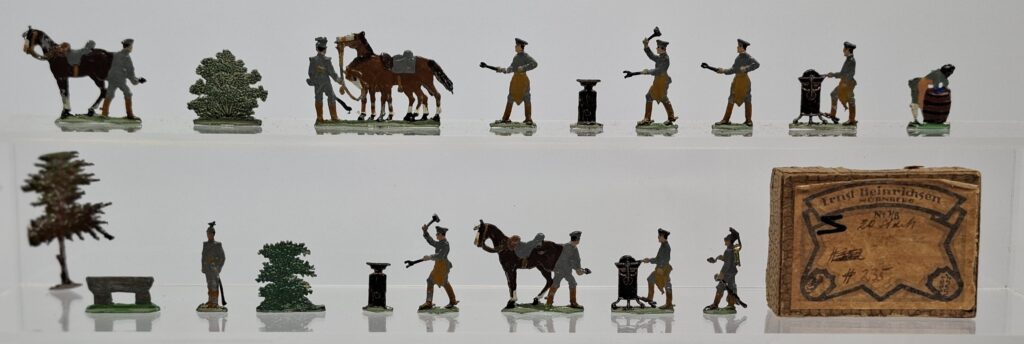 Heinrichsen u.a. uralt Konvolut handbemalte Zinnfiguren 35 mm feine Qualität "Schmiede" um 1900