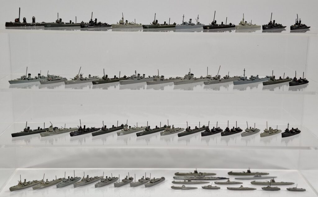 Wiking 1:1250 pre-war metal destroyer, submarine and tender lot, 1930s