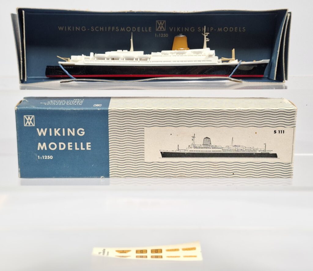 Wiking 1:1250 Nachkrieg Kunststoff TS Bremen Passagierschiff #S 111 im OKT '50er Jahre