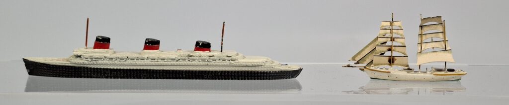 Dinky Toys 1:1200 Metall Normandie Passagierschiff + Wiking 1:1250 Vorkrieg Gorch Fock '30er Jahre