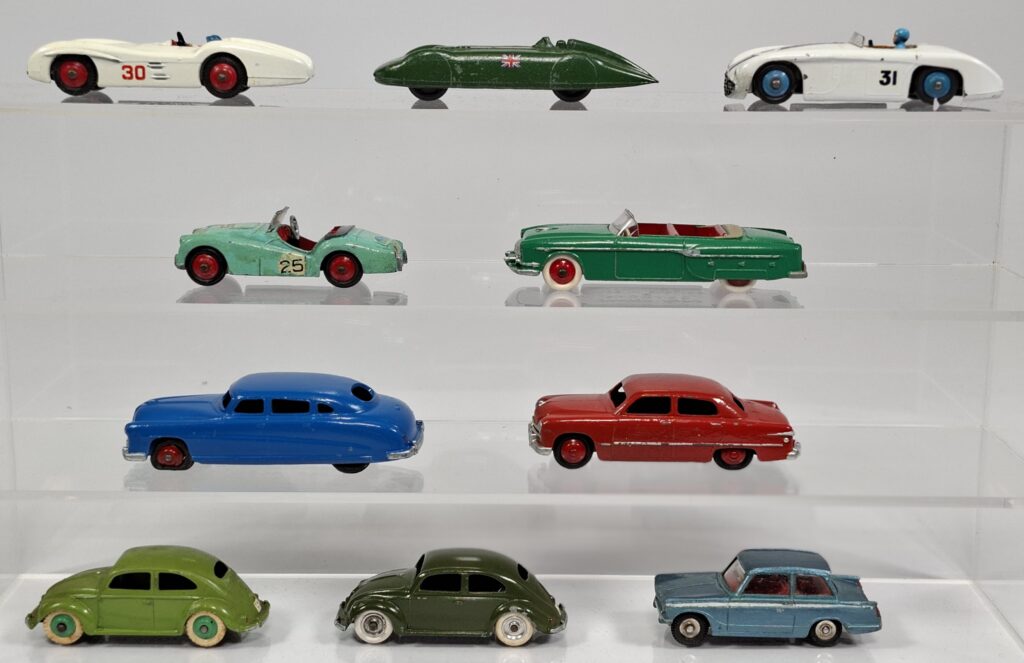 Dinky Toys 1:43 Zinkdruckguss Konvolut Modellautos restauriert bzw. zum restaurieren '50er Jahre