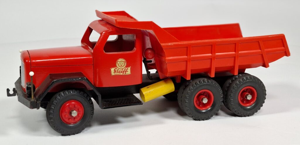 Steiff 1:20 wooden Magirus rear tipper, approx. 35 cm long, 1960s